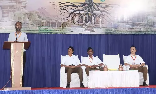 देश को बाहरी ताकतों से बचाएं : Professor Ravikumar
