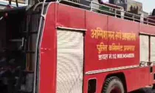 Prayagraj: दरियाबाद इलाके के गोदाम में लगी आग