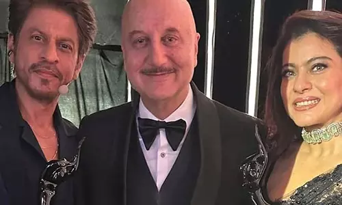 अनुपम खेर ने Filmfare में शाहरुख खान और काजोल के साथ दोबारा काम करने पर जताई खुशी अनुपम खेर ने Filmfare में शाहरुख खान और काजोल के साथ दोबारा काम करने पर जताई खुशी