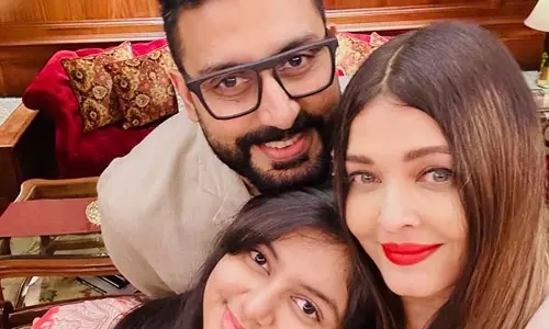 Abhishek Bachchan ने पत्नी ऐश्वर्या राय बच्चन और बेटी को सम्मानित किया Abhishek Bachchan ने पत्नी ऐश्वर्या राय बच्चन और बेटी को सम्मानित किया