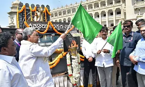 Karnataka ;  मुख्यमंत्री सिद्धारमैया ने कित्तूर महोत्सव की मशाल जलाई