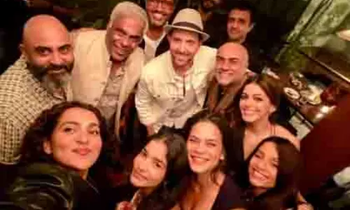 स्टॉर्म की टीम संग Hrithik Roshan ने मनाया जश्न, तस्वीरें हुईं वायरल