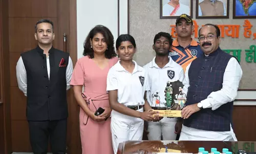 युवा घुड़सवार जितेंद्र वेक और वेदिका शरण ने डिप्टी सीएम अरुण साव से भेंट की युवा घुड़सवार जितेंद्र वेक और वेदिका शरण ने डिप्टी सीएम अरुण साव से भेंट की