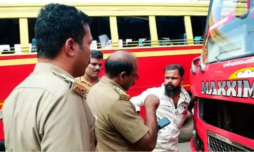 Kerala: मोटर वाहन विभाग द्वारा बसों और कारों का त्वरित निरीक्षण