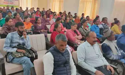 Dharampur के किसानों ने प्राकृतिक खेती और सरकारी योजनाओं के बारे में जाना