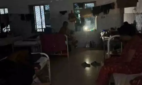 गोपबंधु आयुर्वेदिक मेडिकल कॉलेज में बिजली गुल, बिना लाइट के मरीजों का इलाज