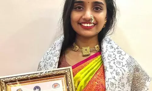 Mumbai: नर्सिंग सम्मेलन में राज्य की सर्वश्रेष्ठ छात्रा बनी वैभवी