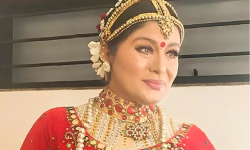 Sudhaa Chandran ने नृत्य प्रस्तुति के साथ सरोज खान को भावभीनी श्रद्धांजलि दी Sudhaa Chandran ने नृत्य प्रस्तुति के साथ सरोज खान को भावभीनी श्रद्धांजलि दी