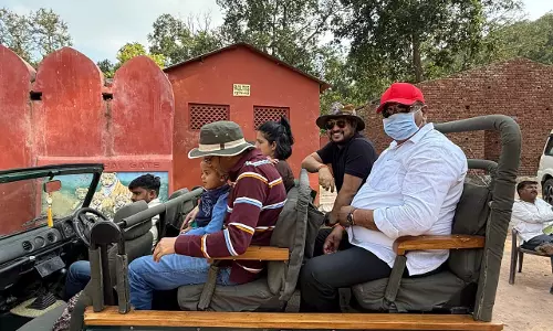 Jaipur: वन मंत्री ने सामान्य पर्यटक बनकर किया रणथंभौर का निरीक्षण Jaipur: वन मंत्री ने सामान्य पर्यटक बनकर किया रणथंभौर का निरीक्षण