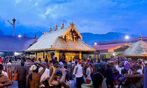 BJP युवा मोर्चा ने कथित सबरीमाला सोना चोरी पर विरोध प्रदर्शन किया BJP युवा मोर्चा ने कथित सबरीमाला सोना चोरी पर विरोध प्रदर्शन किया
