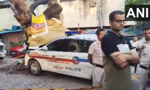 Delhi में पुलिस ने लिफाफा गैंग के तीन सदस्यों को गिरफ्तार किया Delhi में पुलिस ने लिफाफा गैंग के तीन सदस्यों को गिरफ्तार किया