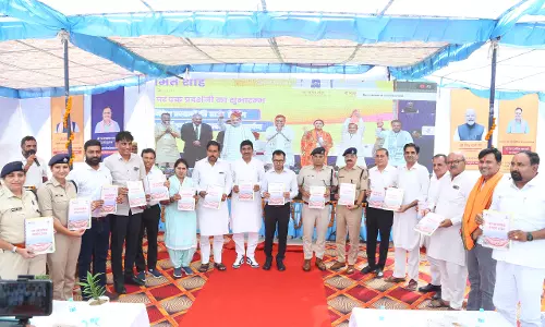 Jaipur: जिला स्तरीय कार्यक्रम में स्थानीय अधिकारियों और जनता की उपस्थिति Jaipur: जिला स्तरीय कार्यक्रम में स्थानीय अधिकारियों और जनता की उपस्थिति