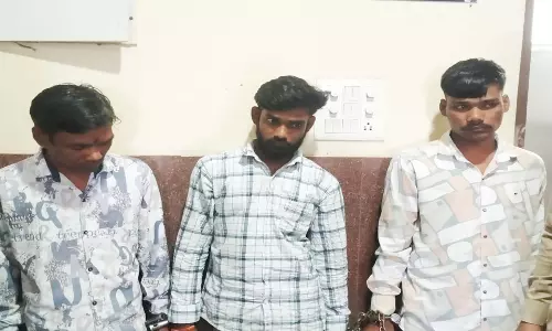 Raipur Breaking: पड़ोसी की हत्या के आरोप में तीन आरोपी को मिली आजीवन कारावास Raipur Breaking: पड़ोसी की हत्या के आरोप में तीन आरोपी को मिली आजीवन कारावास
