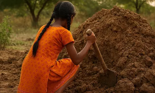 MP : श्योपुर में दिवाली की सजावट के लिए मिट्टी खोदते समय टीला ढहने से बच्ची की मौत