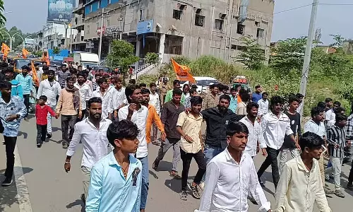 Kalaburagi : चौधरी प्रतिमा तोड़े जाने की निंदा में कोली समुदाय सड़कों पर उतरा