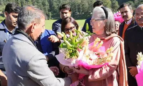 Virbhadra की प्रतिमा का अनावरण आज, सोनिया, प्रियंका शिमला पहुंचीं