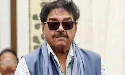 Shatrughan Sinha ने किशोर कुमार को पुण्यतिथि पर भावभीनी श्रद्धांजलि दी Shatrughan Sinha ने किशोर कुमार को पुण्यतिथि पर भावभीनी श्रद्धांजलि दी