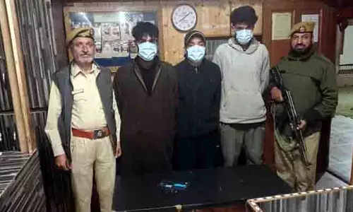 SRINAGAR: जोड़ों और पर्यटकों को परेशान करने के आरोप में गिरोह के 20 सदस्यों पर मामला दर्ज