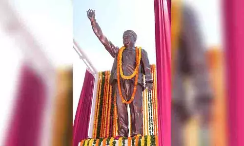 सोनिया गांधी ने शिमला में पूर्व CM वीरभद्र सिंह की प्रतिमा का अनावरण किया