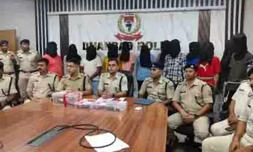 Jharkhand में प्रिंस खान गिरोह के 12 सदस्य गिरफ्तार, हथियार और नकदी जब्त Jharkhand में प्रिंस खान गिरोह के 12 सदस्य गिरफ्तार, हथियार और नकदी जब्त