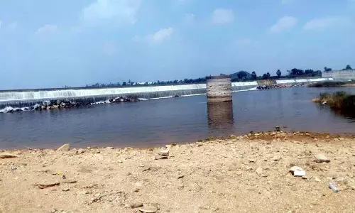 Sircilla में चेकडैम दावतों का अड्डा बन गए हैं.. निगरानी में चूक के कारण लगातार दुर्घटनाएं Sircilla में चेकडैम दावतों का अड्डा बन गए हैं.. निगरानी में चूक के कारण लगातार दुर्घटनाएं