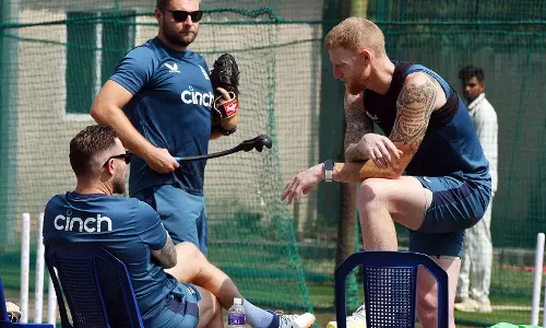 वे नैतिक जीत के लिए खेल रहे हैं: England के लिए वार्नर की मज़ेदार एशेज़ भविष्यवाणी