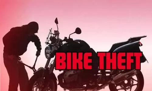 दुकान के सामने खड़ी मोटरसाइकिल गायब दुकान के सामने खड़ी मोटरसाइकिल गायब
