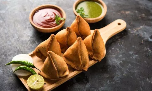 Street Food:में छिपा जहर: बार-बार इस्तेमाल किए जाने वाले तेल से होने वाली बीमारी की वजह Street Food:में छिपा जहर: बार-बार इस्तेमाल किए जाने वाले तेल से होने वाली बीमारी की वजह