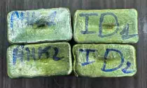 DRI की बड़ी कार्रवाई: CSMI एयरपोर्ट पर सोने की तस्करी रैकेट का पर्दाफाश DRI की बड़ी कार्रवाई: CSMI एयरपोर्ट पर सोने की तस्करी रैकेट का पर्दाफाश
