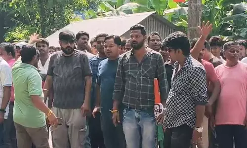 Tufanganj में भाजपा विधायक को घेरकर लगाए गए वापस जाओ के नारे Tufanganj में भाजपा विधायक को घेरकर लगाए गए वापस जाओ के नारे