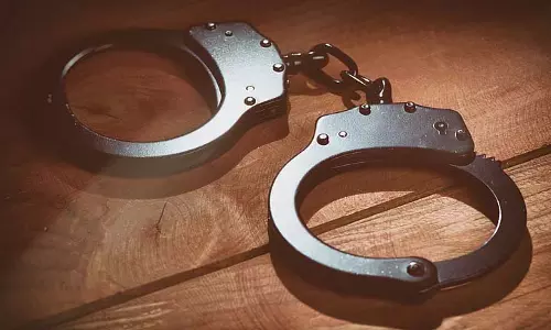 पूजा के दौरान उपनगरों में कई जगहों पर चोरी, पुलिस ने 4 को गिरफ्तार किया