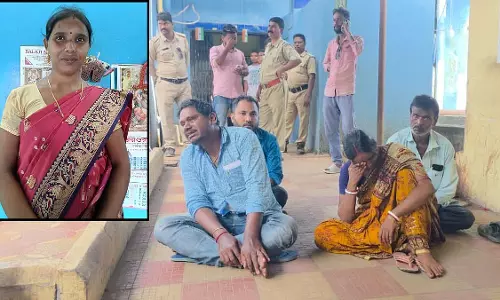 9 महीने की गर्भवती महिला की मौत, परिवार ने Medinipur मेडिकल कॉलेज को ठहराया जिम्मेदार 9 महीने की गर्भवती महिला की मौत, परिवार ने Medinipur मेडिकल कॉलेज को ठहराया जिम्मेदार