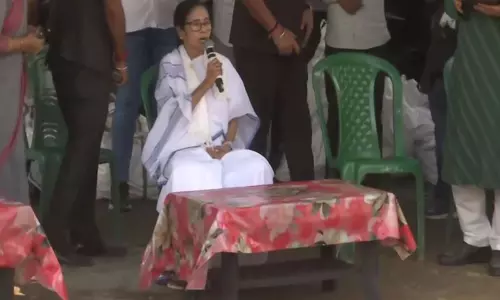 CM ममता बनर्जी ने नागराकाटा में बाढ़ राहत शिविरों का किया दौरा