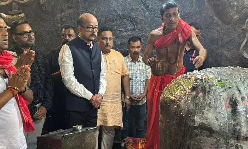 राज्यपाल रमेन डेका ने असम के महाभैरव मंदिर में की पूजा-अर्चना राज्यपाल रमेन डेका ने असम के महाभैरव मंदिर में की पूजा-अर्चना