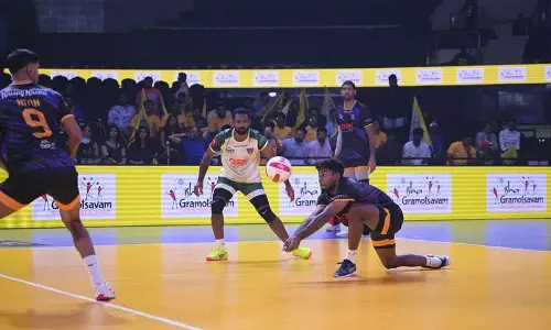 बेंगलुरु टॉरपीडोज़ ने आरआर काबेल प्राइम वॉलीबॉल लीग में चेन्नई ब्लिट्ज़ को 3-1 से हरा दिया बेंगलुरु टॉरपीडोज़ ने आरआर काबेल प्राइम वॉलीबॉल लीग में चेन्नई ब्लिट्ज़ को 3-1 से हरा दिया