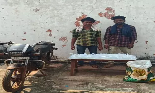 बाइक से शराब तस्करी करने वाले दो कोचिए गिरफ्तार बाइक से शराब तस्करी करने वाले दो कोचिए गिरफ्तार