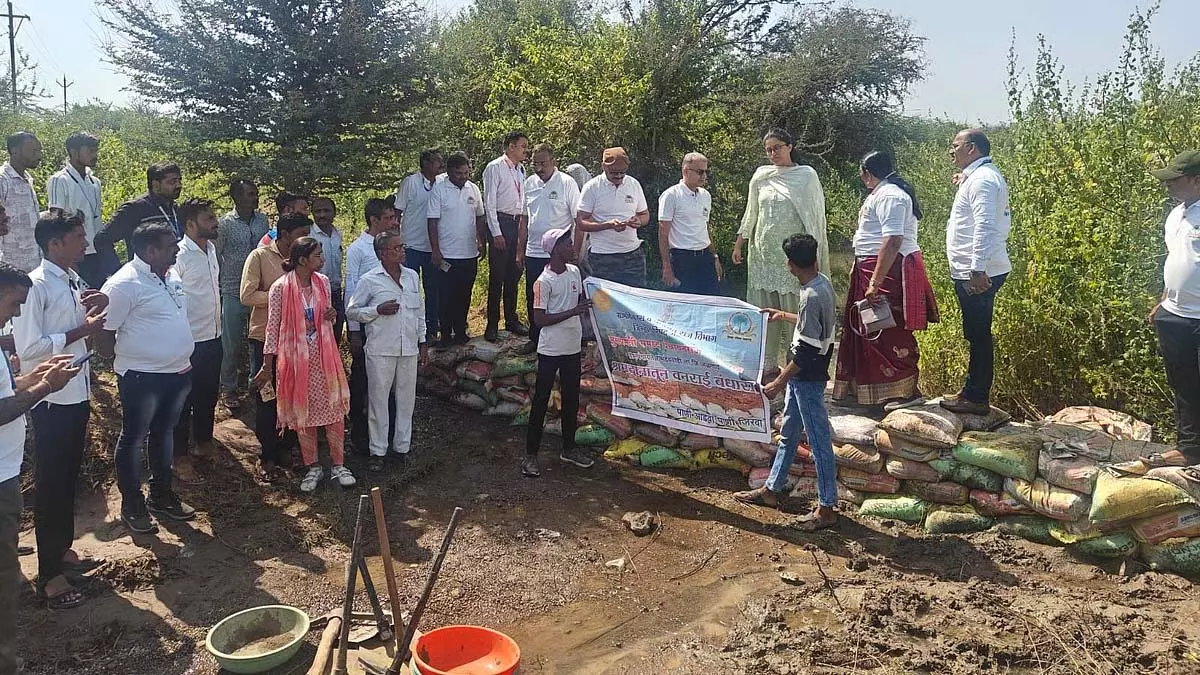 Jalgaon में मुख्यमंत्री के पंचायत सशक्तिकरण मिशन के तहत 381 वन बांधों का निर्माण पूरा Jalgaon में मुख्यमंत्री के पंचायत सशक्तिकरण मिशन के तहत 381 वन बांधों का निर्माण पूरा