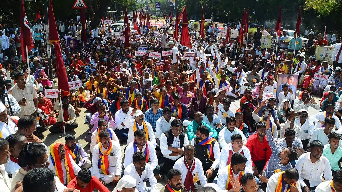Nashik : जनजातीय परिषद ने धनगर-बंजारा को अनुसूचित जनजाति में शामिल करने का विरोध किया Nashik : जनजातीय परिषद ने धनगर-बंजारा को अनुसूचित जनजाति में शामिल करने का विरोध किया