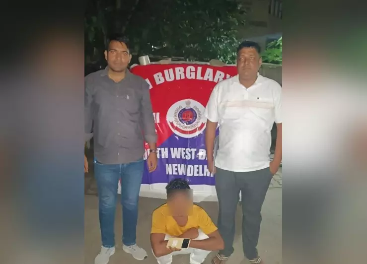 घर में सफेदी के बहाने चोरी करने वाला गिरफ्तार, मोबाइल बरामद घर में सफेदी के बहाने चोरी करने वाला गिरफ्तार, मोबाइल बरामद