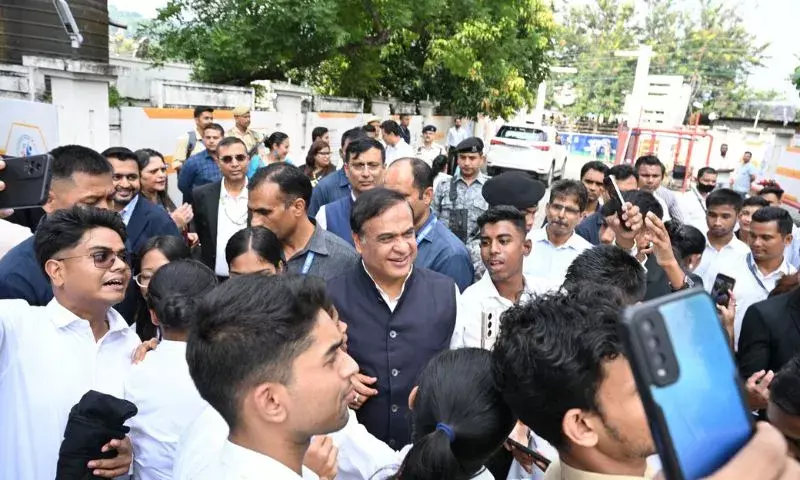 Assam: CM के बयान पर रफीकुल इस्लाम का पलटवार: ‘मुसलमान कोई बाहरी नहीं’ Assam: CM के बयान पर रफीकुल इस्लाम का पलटवार: ‘मुसलमान कोई बाहरी नहीं’