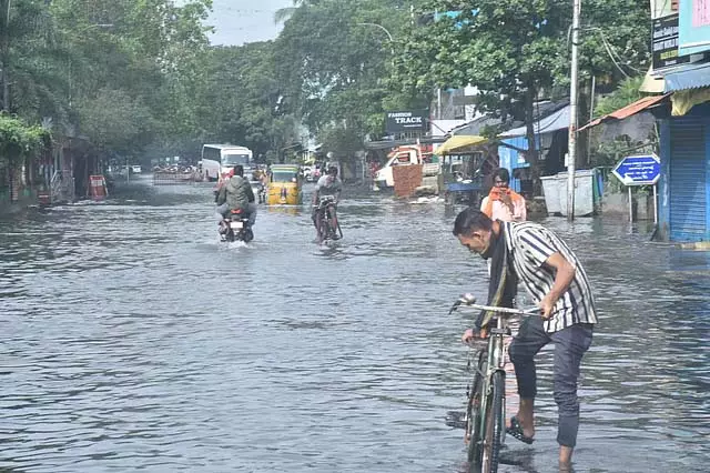 चेन्नई समेत कई ज़िलों में आज बारिश: कल से तेज़ होगी बारिश चेन्नई समेत कई ज़िलों में आज बारिश: कल से तेज़ होगी बारिश
