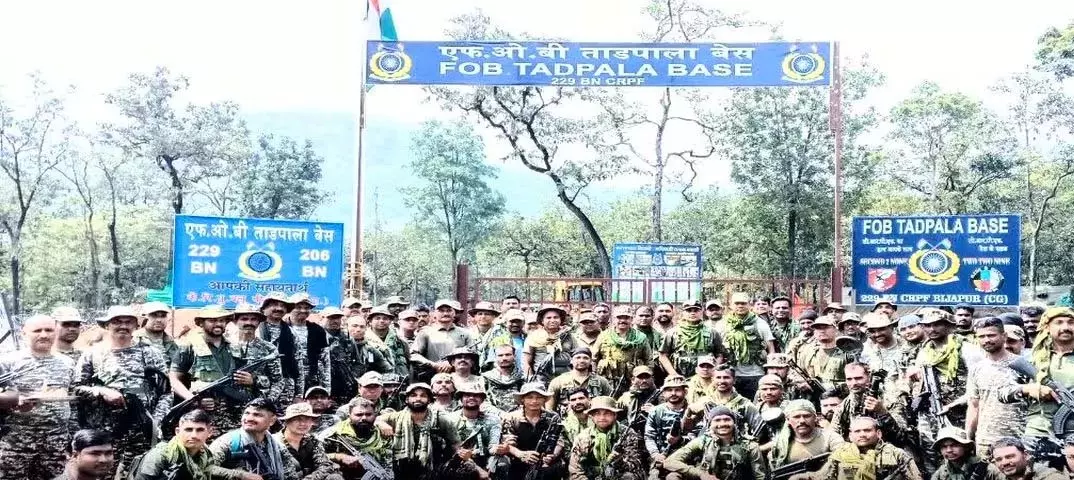 ताड़पाला में CRPF जवानों ने मनाया नया ऑपरेशन लॉन्चिंग प्वाइंट ताड़पाला में CRPF जवानों ने मनाया नया ऑपरेशन लॉन्चिंग प्वाइंट