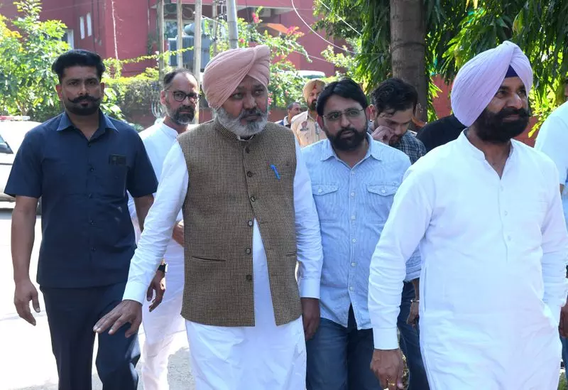 Chandigarh पुलिस ने शव की पहचान और पोस्टमार्टम के लिए दो अनुरोध किए Chandigarh पुलिस ने शव की पहचान और पोस्टमार्टम के लिए दो अनुरोध किए