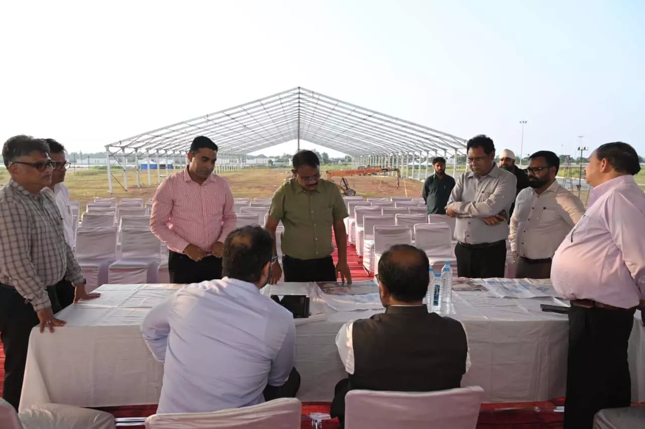 राज्योत्सव स्थल पहुंचे डिप्टी सीएम अरुण साव, रजत जयंती वर्ष महोत्सव की तैयारियों का लिया जायजा राज्योत्सव स्थल पहुंचे डिप्टी सीएम अरुण साव, रजत जयंती वर्ष महोत्सव की तैयारियों का लिया जायजा