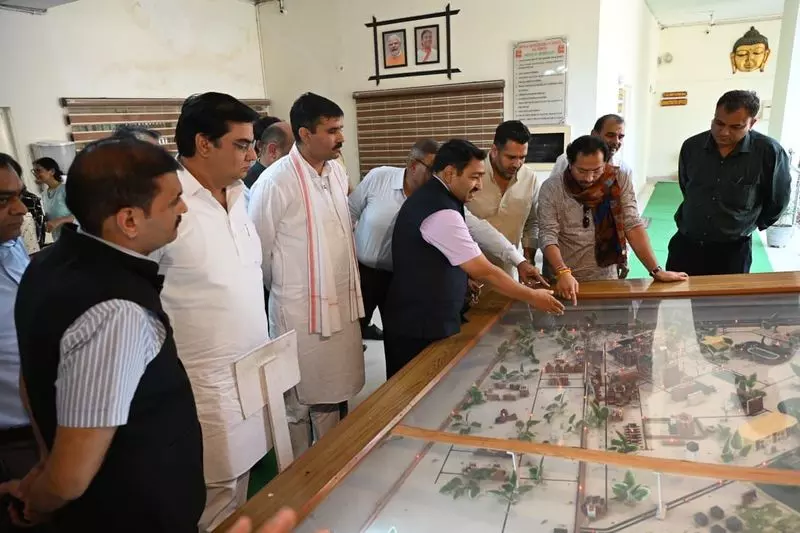 Haryana : विधानसभा पैनल ने सोनीपत खेल विश्वविद्यालय का निरीक्षण किया Haryana : विधानसभा पैनल ने सोनीपत खेल विश्वविद्यालय का निरीक्षण किया