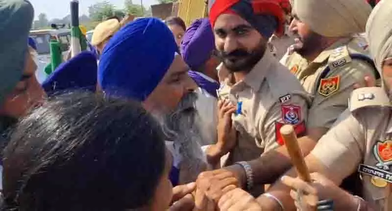 अजनाला में Bhagwant Mann के बाढ़ राहत कार्यक्रम में किसानों को नहीं जाने दिया गया अजनाला में Bhagwant Mann के बाढ़ राहत कार्यक्रम में किसानों को नहीं जाने दिया गया