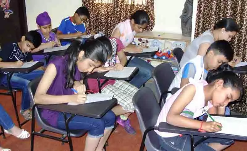 Ludhiana: विशेषज्ञों ने चेतावनी दी, बेहतर प्रदर्शन का दबाव स्कूली बच्चों में प्रदर्शन संबंधी चिंता को बढ़ाता Ludhiana: विशेषज्ञों ने चेतावनी दी, बेहतर प्रदर्शन का दबाव स्कूली बच्चों में प्रदर्शन संबंधी चिंता को बढ़ाता
