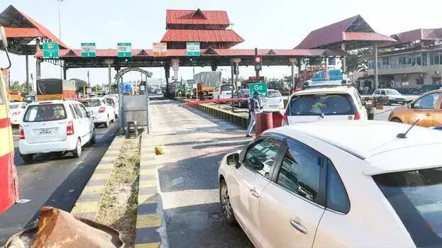 Kerala: पलियेक्कारा टोल पर प्रतिबंध बरकरार, हाईकोर्ट ने कलेक्टर से मौके पर रिपोर्ट मांगी Kerala: पलियेक्कारा टोल पर प्रतिबंध बरकरार, हाईकोर्ट ने कलेक्टर से मौके पर रिपोर्ट मांगी