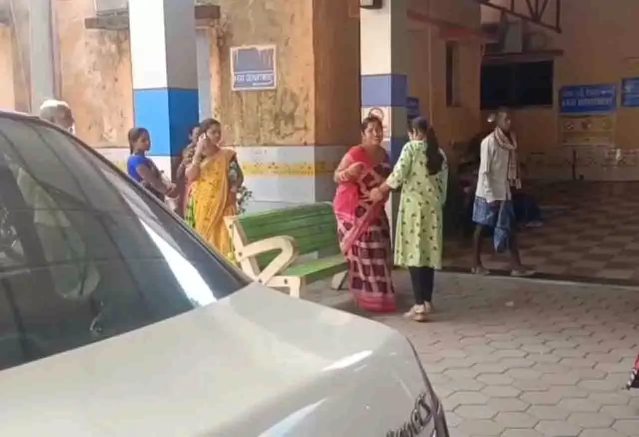 ड्राइविंग के दौरान दिल का दौरा, व्यक्ति की मौत मां-बेटी की जान बची ड्राइविंग के दौरान दिल का दौरा, व्यक्ति की मौत मां-बेटी की जान बची