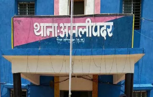 10 लाख के 70 महंगे स्मार्टफोन चोरी, मोबाइल शॉप में चोरों का दावा 10 लाख के 70 महंगे स्मार्टफोन चोरी, मोबाइल शॉप में चोरों का दावा
